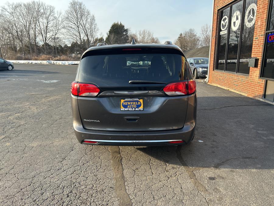 2019 Chrysler Pacifica Touring L FWD photo