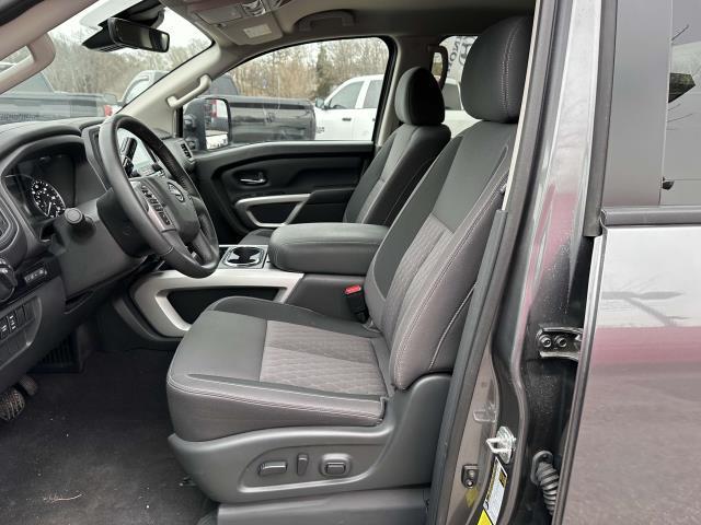 2023 Nissan Titan SV photo