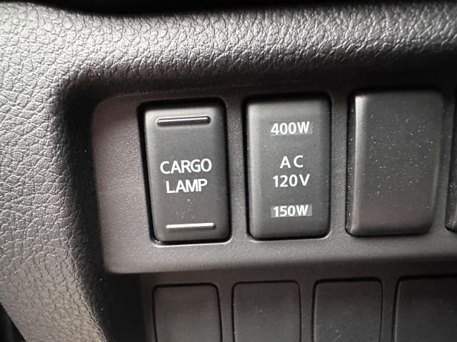 2023 Nissan Titan SV photo