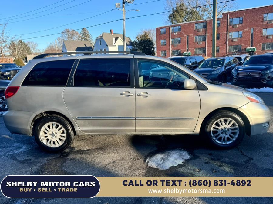 2009 Toyota Sienna XLE photo