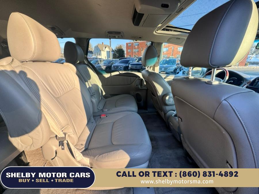 2009 Toyota Sienna XLE photo