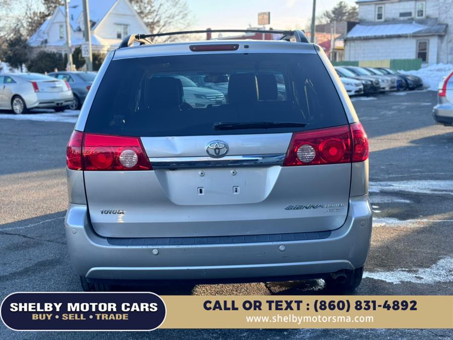 2009 Toyota Sienna XLE photo