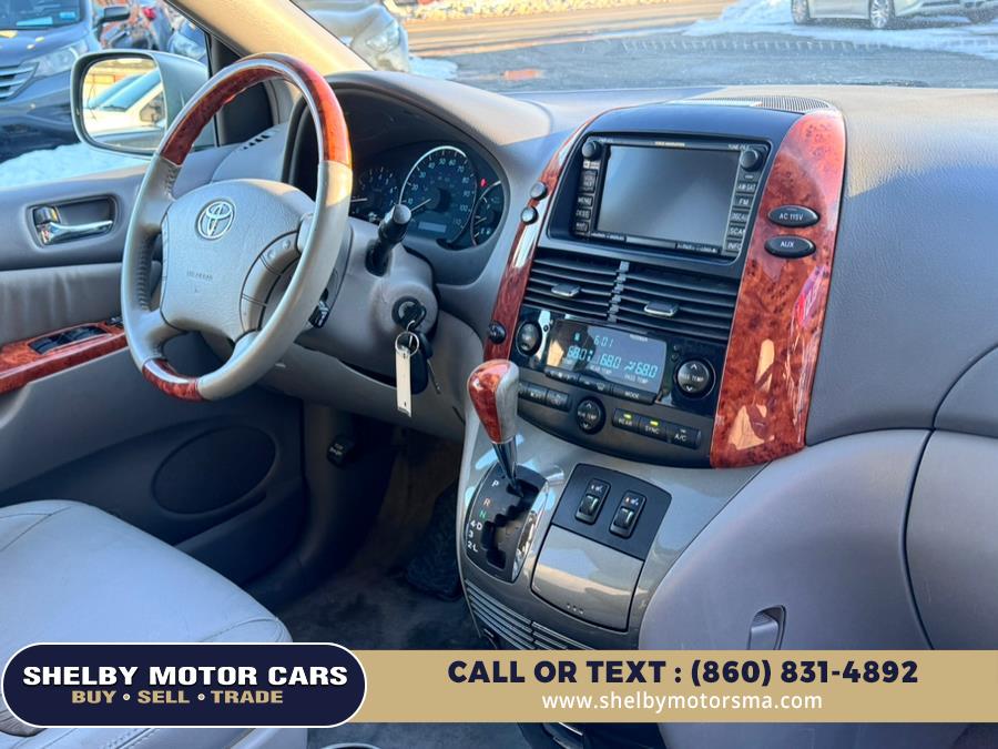 2009 Toyota Sienna XLE photo