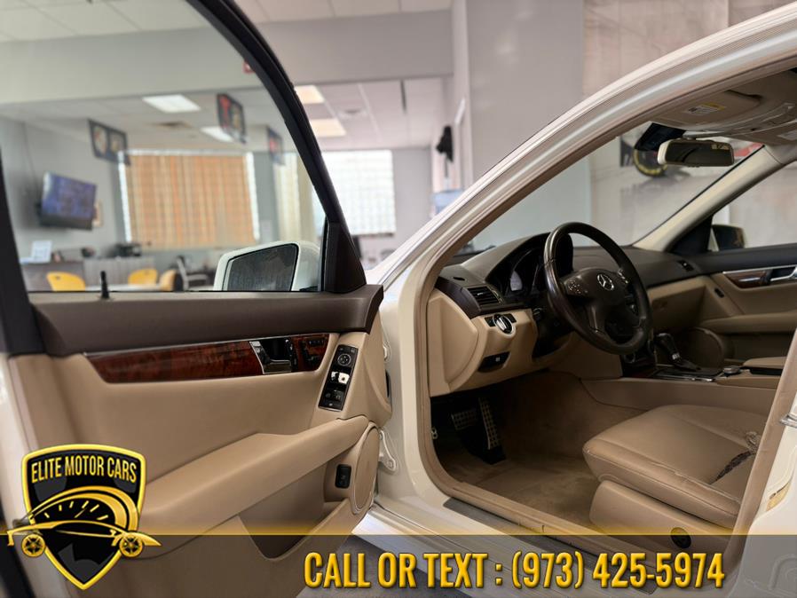 2011 Mercedes-Benz C-Class C300 4MATIC Luxury photo