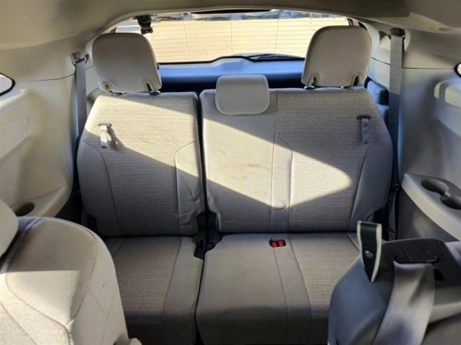 2023 Toyota Sienna LE photo