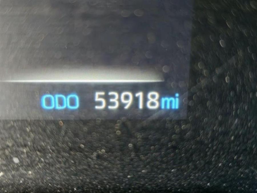 2023 Toyota Sienna LE photo