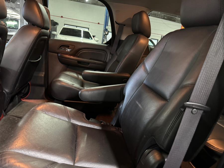 2012 Cadillac Escalade Luxury photo