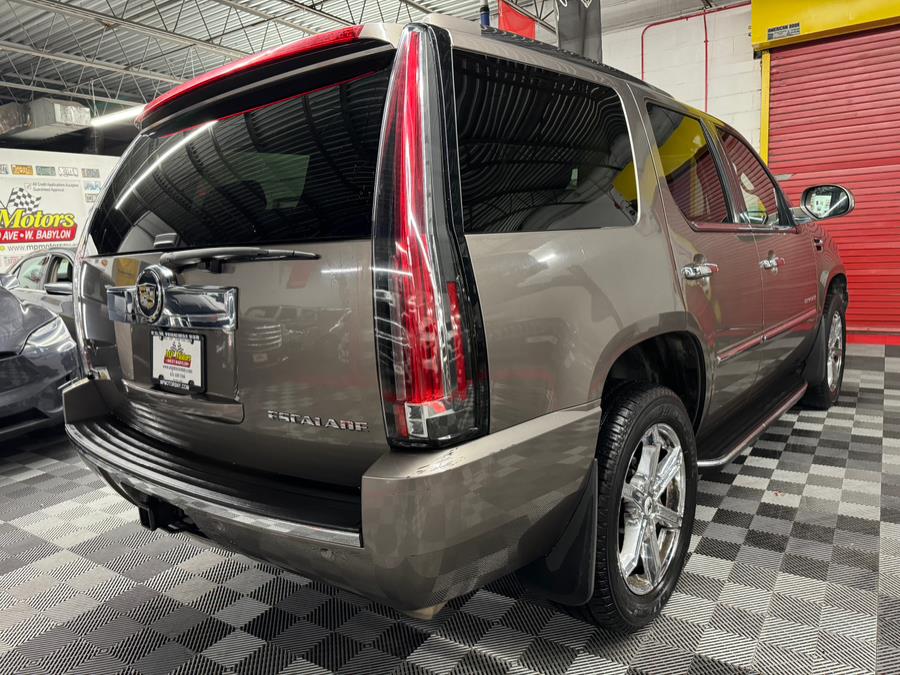 2012 Cadillac Escalade Luxury photo