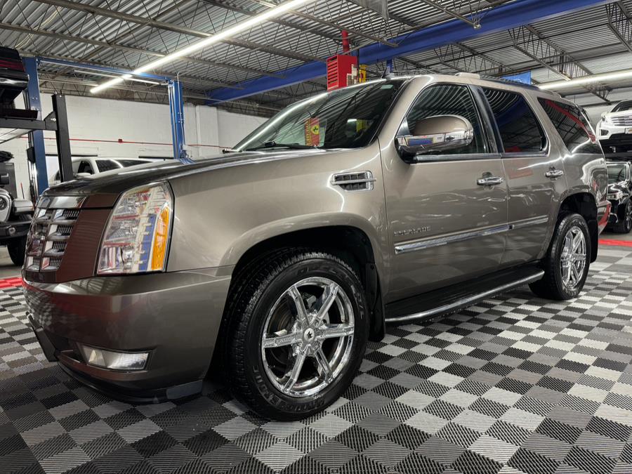 2012 Cadillac Escalade Luxury photo