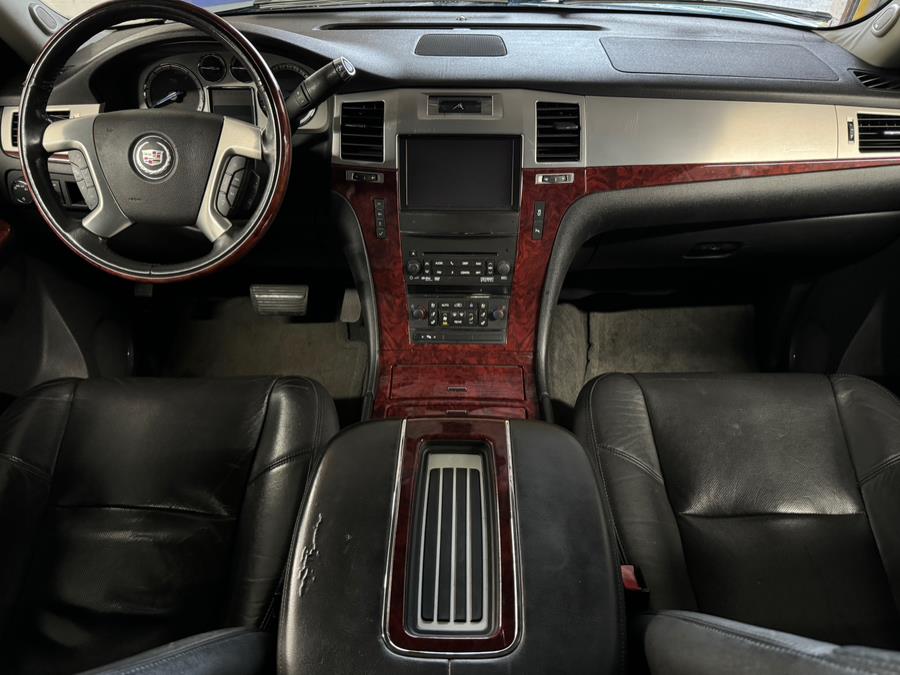 2012 Cadillac Escalade Luxury photo