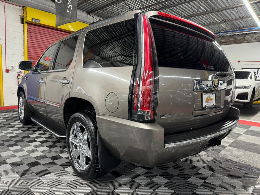 2012 Cadillac Escalade Luxury photo