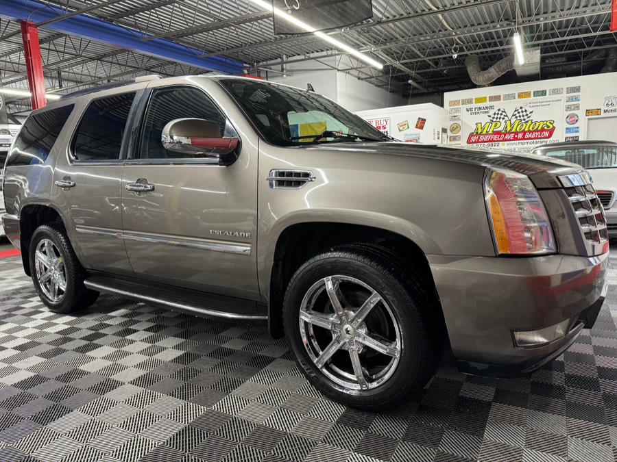2012 Cadillac Escalade Luxury photo