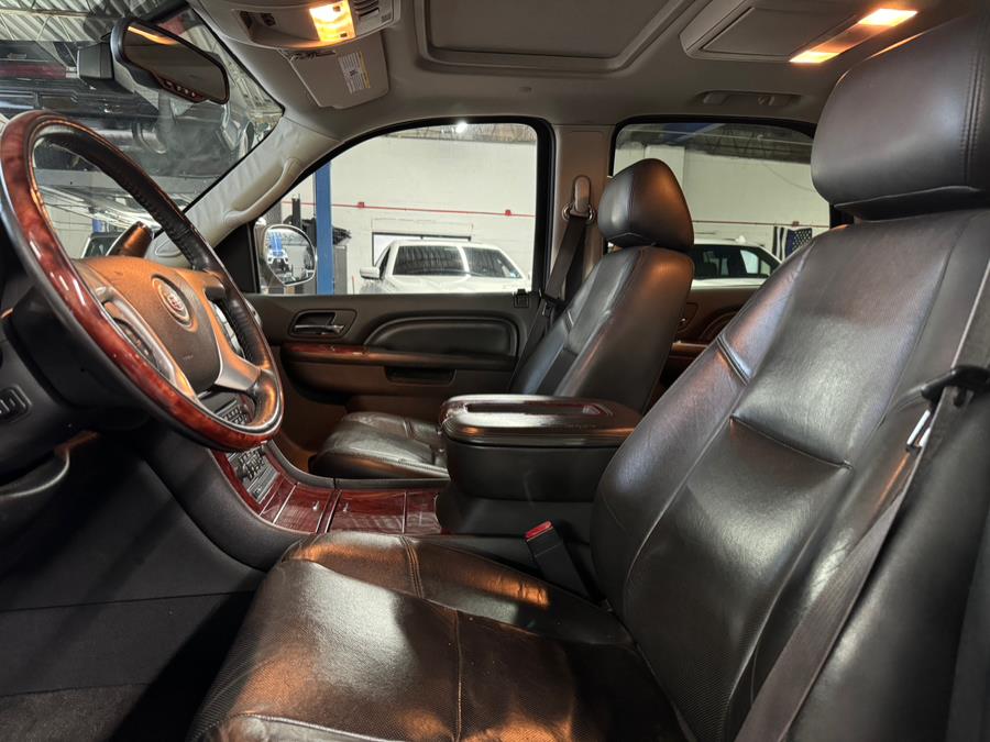 2012 Cadillac Escalade Luxury photo