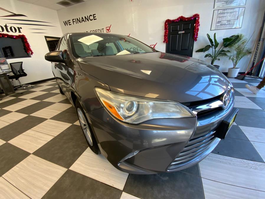 2016 Toyota Camry 4dr Sdn I4 Auto LE (Natl) photo