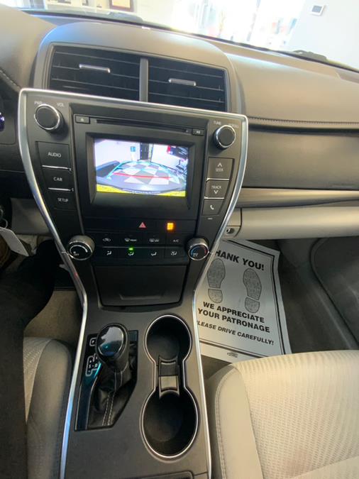 2016 Toyota Camry 4dr Sdn I4 Auto LE (Natl) photo