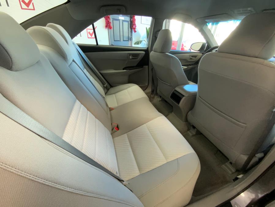 2016 Toyota Camry 4dr Sdn I4 Auto LE (Natl) photo