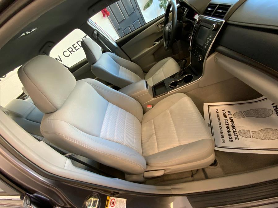 2016 Toyota Camry 4dr Sdn I4 Auto LE (Natl) photo