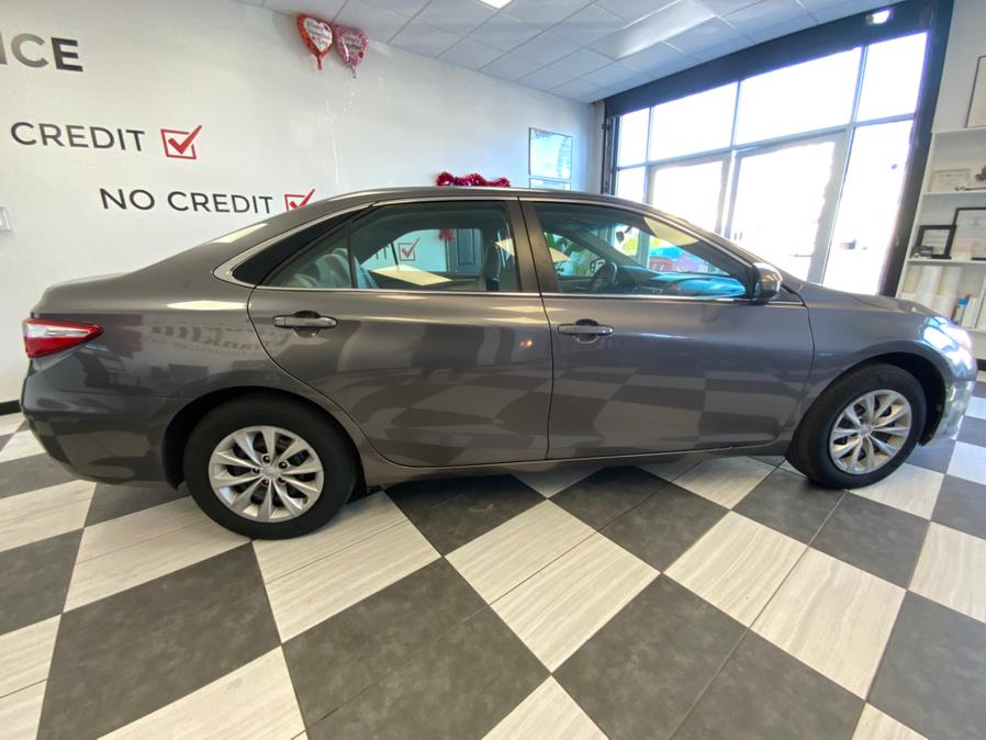 2016 Toyota Camry 4dr Sdn I4 Auto LE (Natl) photo