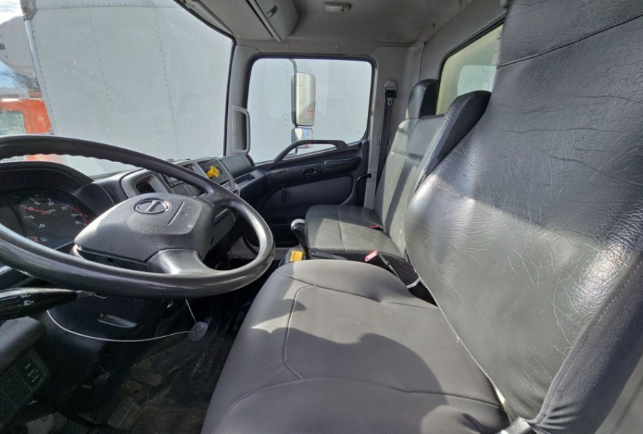 2020 Hino 268 26FT BOX TRUCK + LIFT GATE + N photo