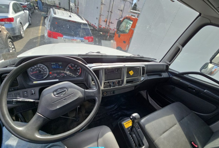 2020 Hino 268 26FT BOX TRUCK + LIFT GATE + N photo