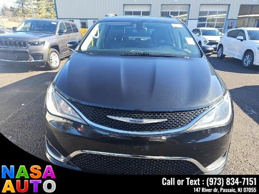 2017 Chrysler Pacifica Touring-L FWD photo