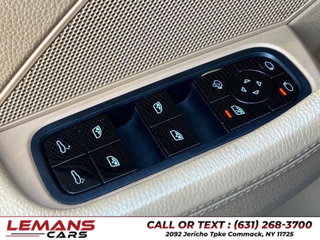 2018 Porsche Panamera 4 photo