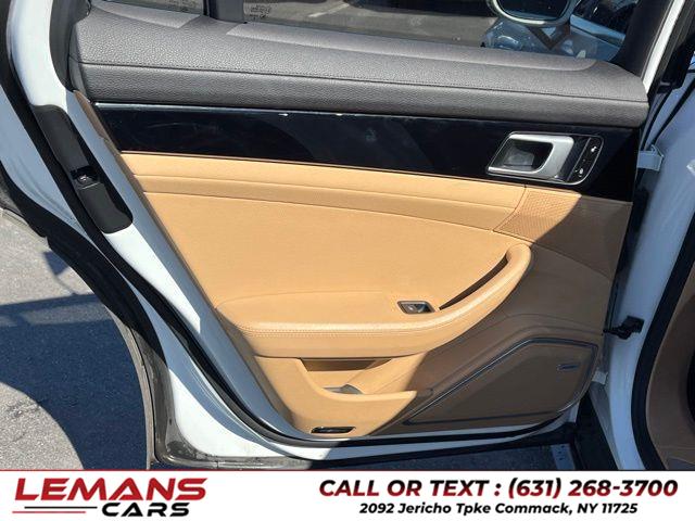 2018 Porsche Panamera 4 photo