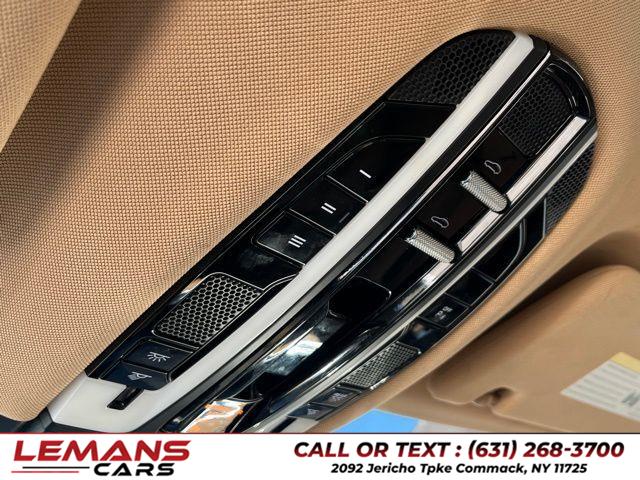 2018 Porsche Panamera 4 photo