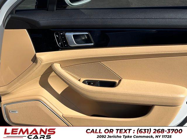 2018 Porsche Panamera 4 photo
