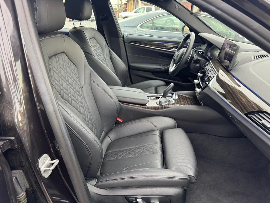 2022 BMW 5-Series 530i Sedan photo