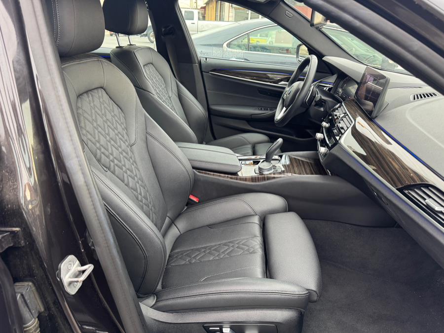 2022 BMW 5-Series 530i Sedan photo
