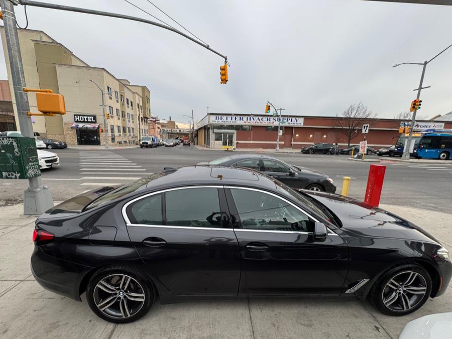 2022 BMW 5-Series 530i Sedan photo