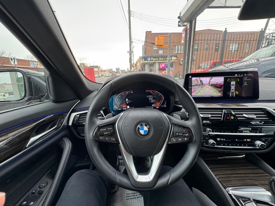 2022 BMW 5-Series 530i Sedan photo