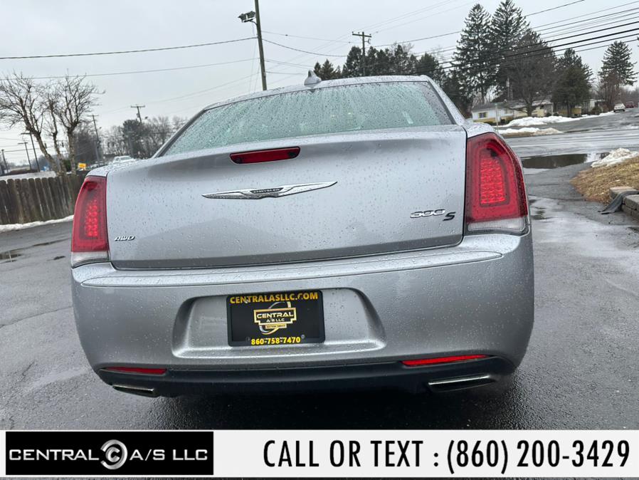 2015 Chrysler 300 4dr Sdn 300S AWD photo