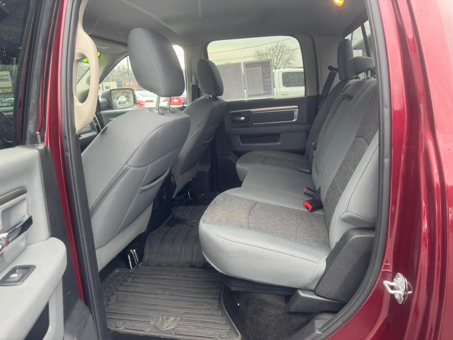 2017 RAM 1500 Big Horn 4x4 Crew Cab 5''7