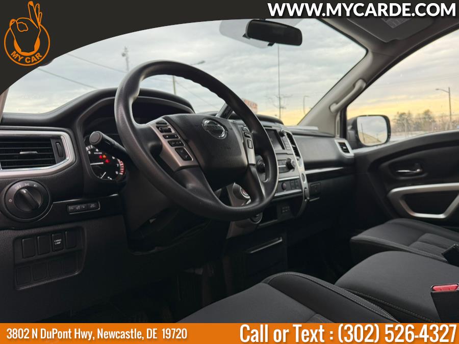 2019 Nissan Titan 4x4 Crew Cab SV photo