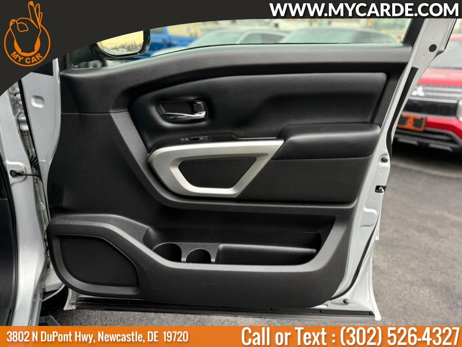 2019 Nissan Titan 4x4 Crew Cab SV photo