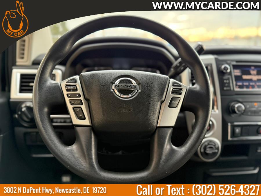2019 Nissan Titan 4x4 Crew Cab SV photo