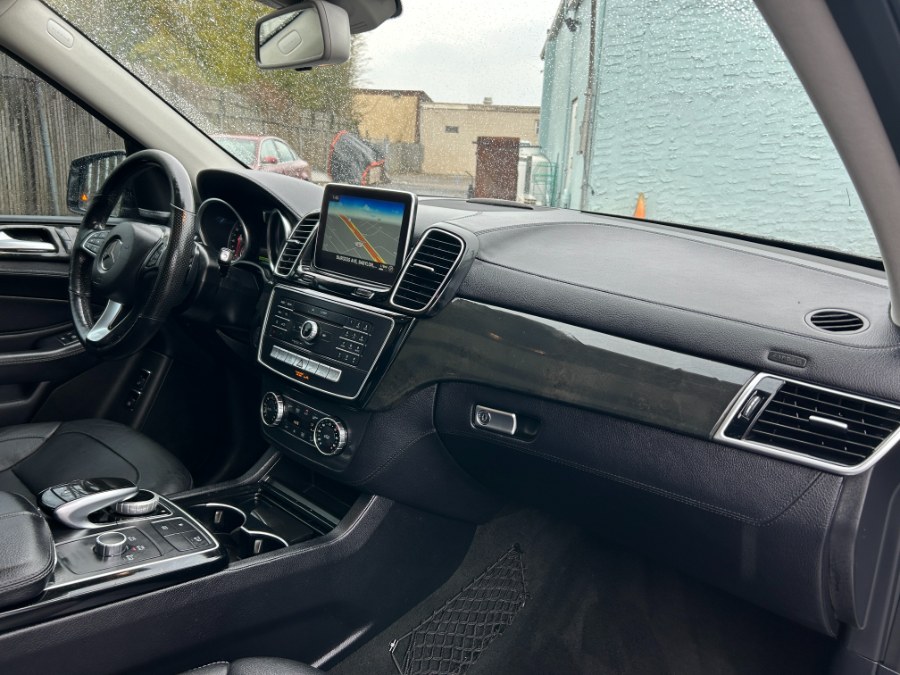 2017 Mercedes-Benz GLE 550e 4MATIC SUV photo