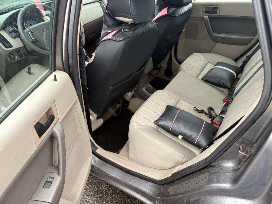 2010 Ford Focus SE photo