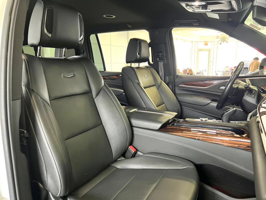 2022 Cadillac Escalade ESV 4WD 4dr Luxury photo