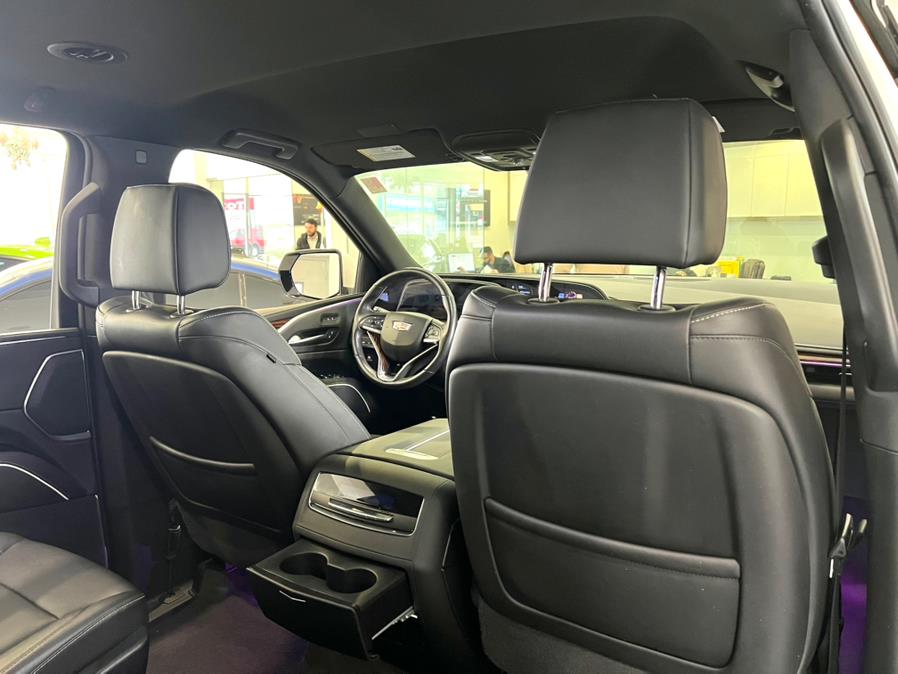 2022 Cadillac Escalade ESV 4WD 4dr Luxury photo