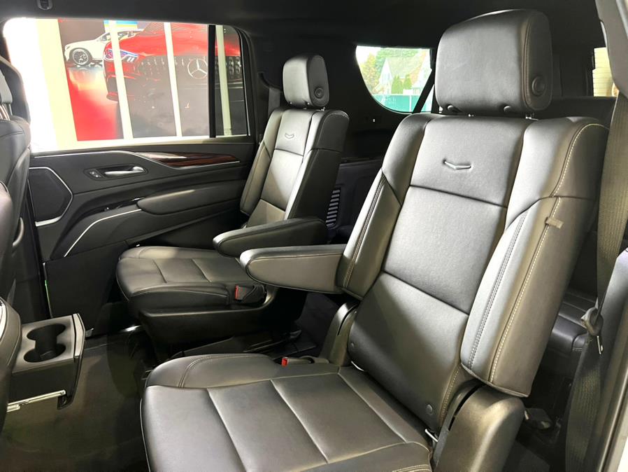 2022 Cadillac Escalade ESV 4WD 4dr Luxury photo