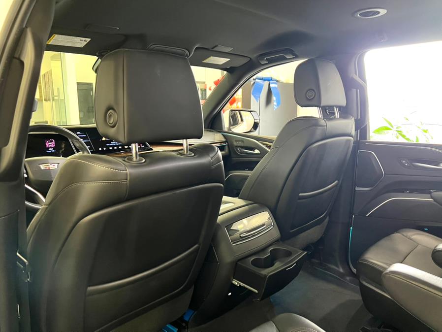 2022 Cadillac Escalade ESV 4WD 4dr Luxury photo