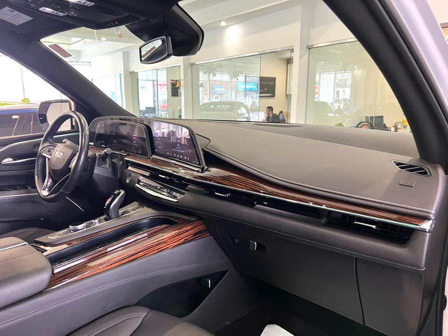 2022 Cadillac Escalade ESV 4WD 4dr Luxury photo