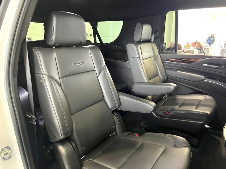 2022 Cadillac Escalade ESV 4WD 4dr Luxury photo