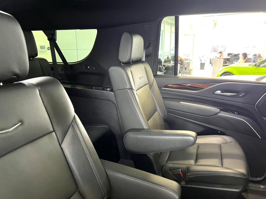 2022 Cadillac Escalade ESV 4WD 4dr Luxury photo