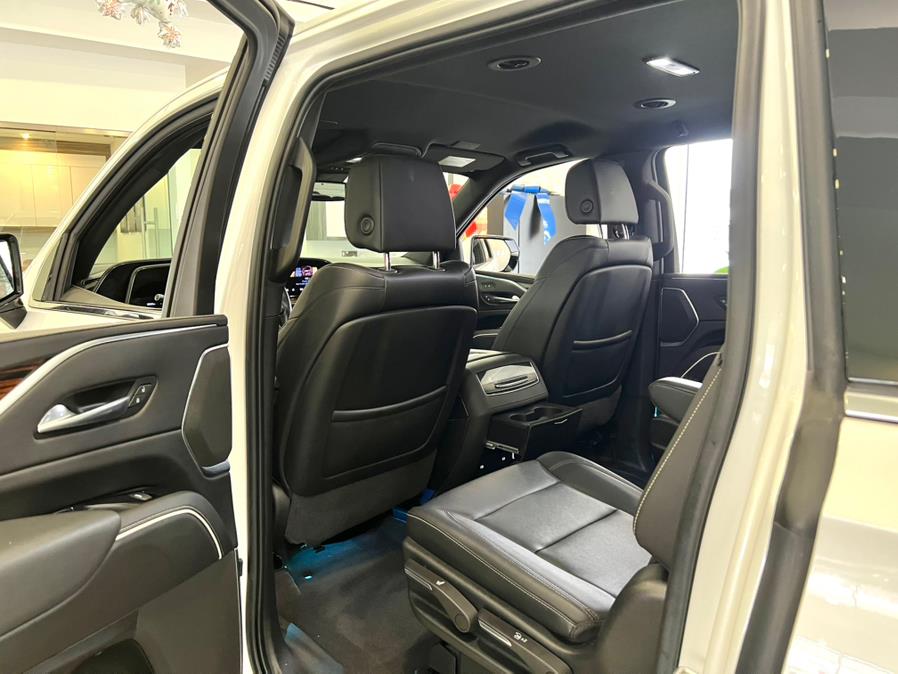 2022 Cadillac Escalade ESV 4WD 4dr Luxury photo