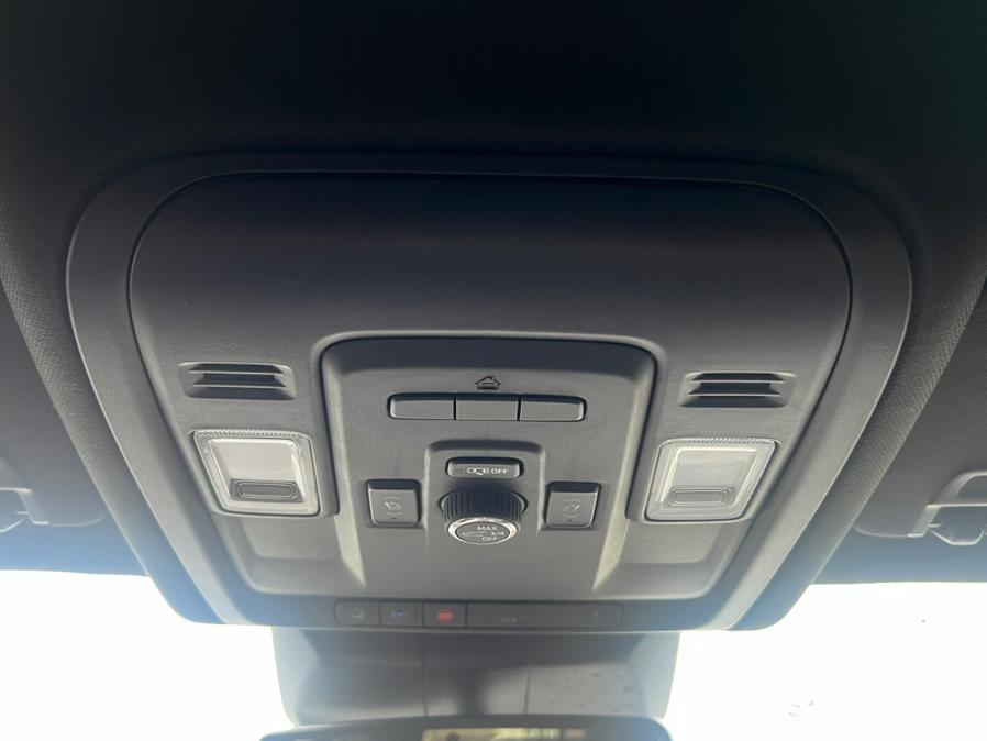 2022 Cadillac Escalade ESV 4WD 4dr Luxury photo
