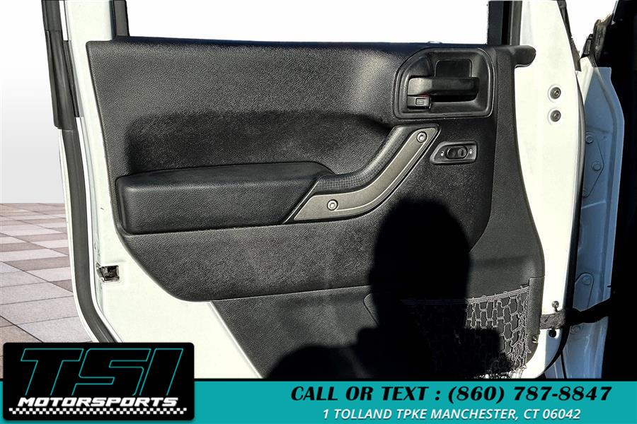 2015 Jeep Wrangler Unlimited 4WD 4dr Sport photo